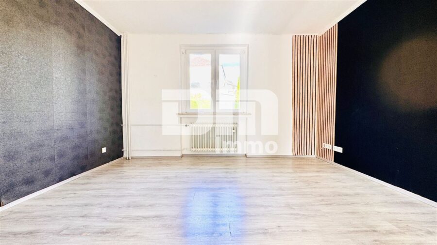 Modernisiertes Einfamilienhaus mit großer Garage in ruhiger Lage mit Panoramablick - Hochparterre Wohn / Esszimmer